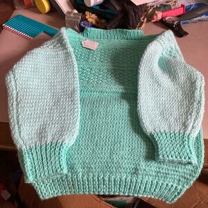 Estate auction Crochet Knit Sweater  Size Small w/ Long Sleeves Crew Neck